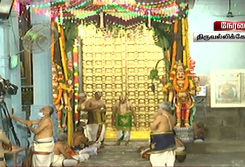 வைகுண்ட ஏகாதசி: பெருமாள் கோவில்களில் சொர்க்கவாசல் இன்று அதிகாலை திறப்பு