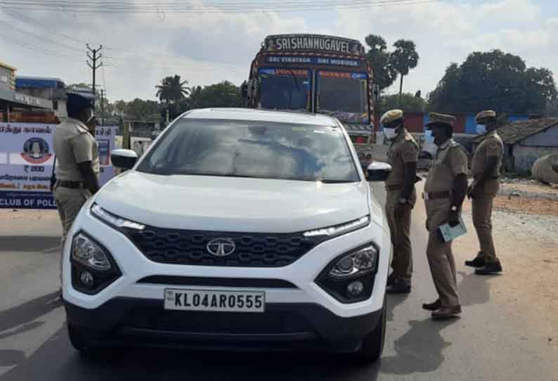 பொள்ளாச்சி பகுதியில் முழு ஊரடங்கு கடைகள் அடைப்பு சாலைகள் வெறிச்சோடின