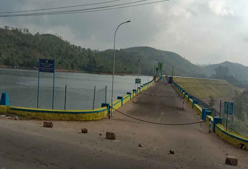 முழு ஊரடங்கால் சுற்றுலா தலங்கள் வெறிச்சோடின