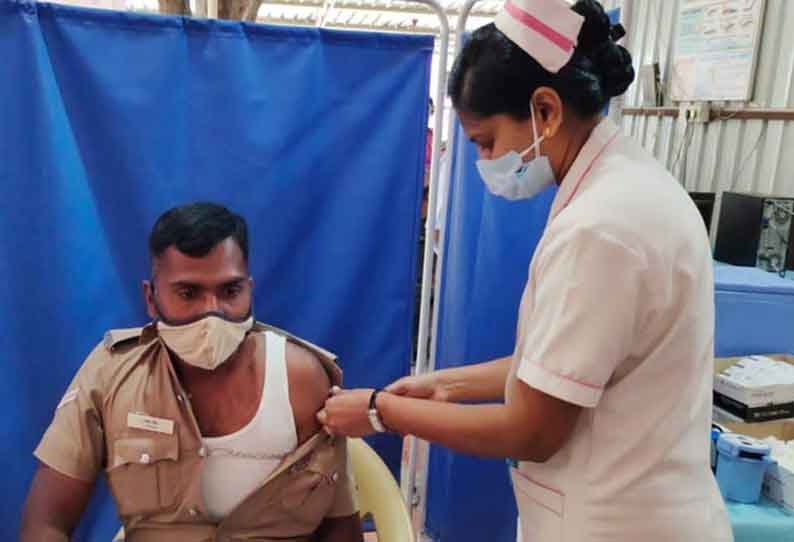 கோவை மாவட்டத்தில் 104 சிறப்பு முகாம்களில் முன்கள பணியாளர்களுக்கு பூஸ்டர் தடுப்பூசி செலுத்தப்பட்டது