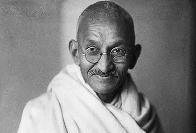 என் வாழ்க்கைக் கதை - நூல் அறிமுகம் என் வாழ்க்கைக் கதைஎழுதியது- En Vazhkai Kathai Tamil  Book Review | Mahatma Gandhi - https://bookday.in/