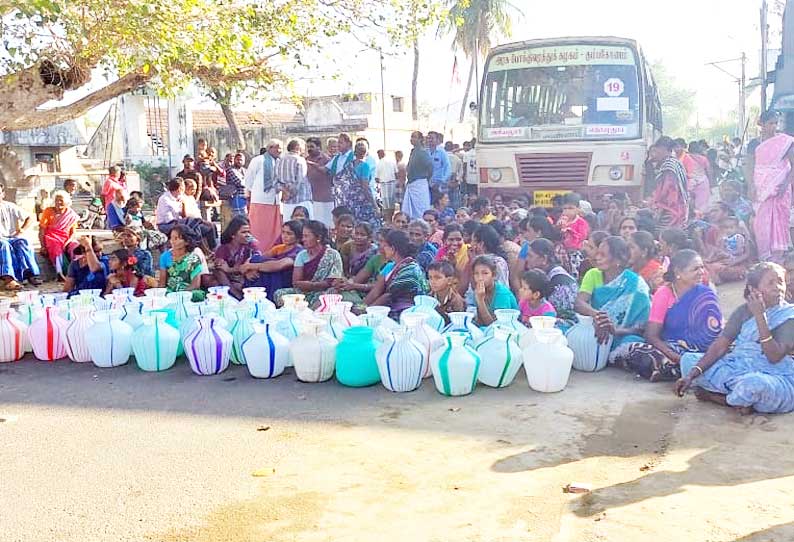 சுண்ணாம்புக்கல் சுரங்கத்தை மூடக்கோரி பொதுமக்கள் மறியல்