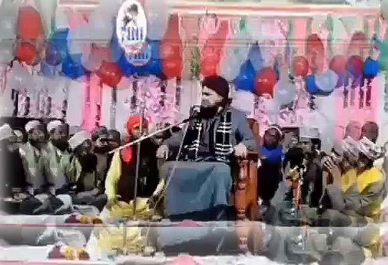 மேடை இடிந்து விழுந்த போதிலும் கடமை தவறாது கச்சேரியை தொடர்ந்து நடத்திய சூபி இசைகுழுவினர்!!