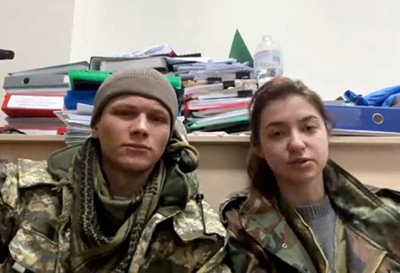 உக்ரைனுக்காகப் போராடி போர்களத்தில் தேனிலவைக் கழிக்கும் புதுமணத் தம்பதிகள்