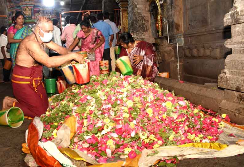 அருணாசலேஸ்வரர் கோவிலில் பக்தர்கள் விடிய, விடிய சாமி தரிசனம்