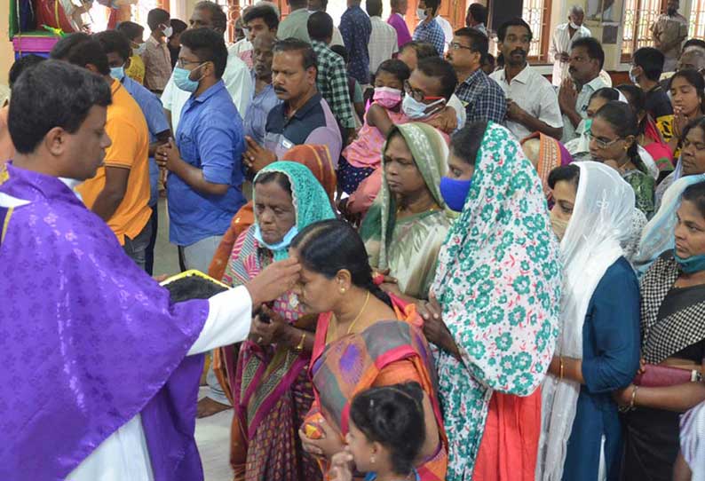 சாம்பல் புதன்கிழமையையொட்டி தேவாலயங்களில் சிறப்பு பிரார்த்தனை