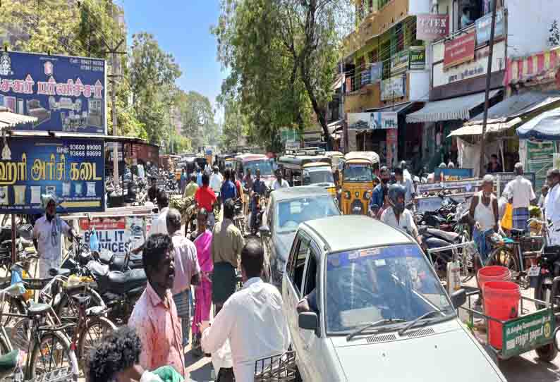 போக்குவரத்து நெரிசலில் சிக்கி தவிக்கும் சாத்தூர்