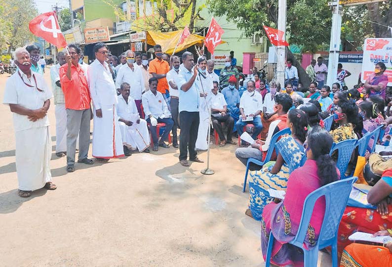 ஊத்துக்கோட்டையில் வீட்டுமனை பட்டா வழங்கக்கோரி தொடர் முழக்க போராட்டம்