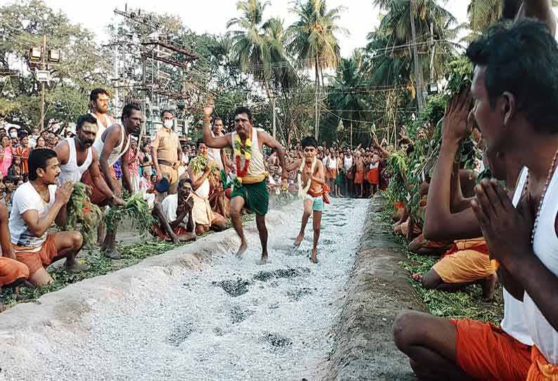 கோட்டூர் உச்சி மாகாளியம்மன் கோவிலில்  பக்தர்கள் குண்டம் இறங்கி வழிபாடு