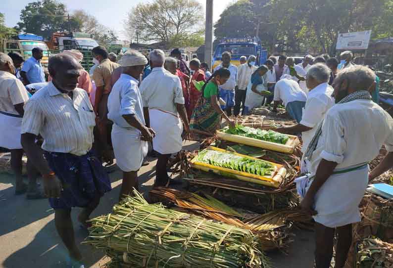 பொள்ளாச்சி மார்க்கெட்டில் வெற்றிலை ஒரு கட்டு ரூ 3200 க்கு விற்பனை