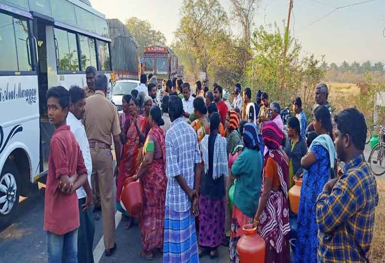 குடிநீர் சீராக வினியோகிக்க கோரி காலிக்குடங்களுடன் பொதுமக்கள் சாலை மறியல்