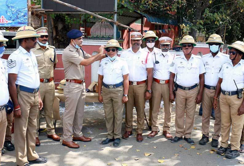 போக்குவரத்து போலீசாருக்கு தொப்பி, கருப்பு கண்ணாடி