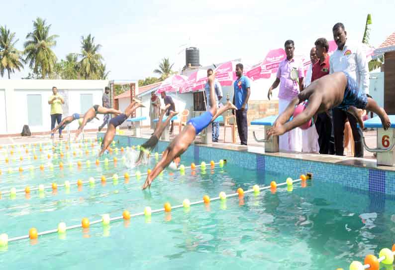 ஈரோட்டில் மாநில அளவிலான நீச்சல் போட்டி; 150 மாணவ- மாணவிகள் பங்கேற்பு