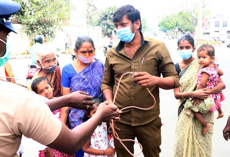 கந்துவட்டி கொடுமையை தடுக்க கோரி கழுத்தில் தூக்குக்கயிறு மாட்டியவாறு வந்த ஆட்டோ டிரைவரால் பரபரப்பு