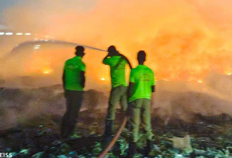 பாறைக்குழி குப்பையில் திடீர் தீ