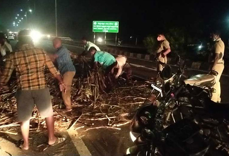 விக்கிரவாண்டி அருகே கரும்பு ஏற்றி வந்த டிராக்டர் கவிழ்ந்தது