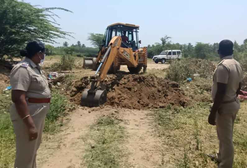 பள்ளிகொண்டா பகுதியில் மணல் திருட்டை தடுக்க ராட்சத பள்ளம்