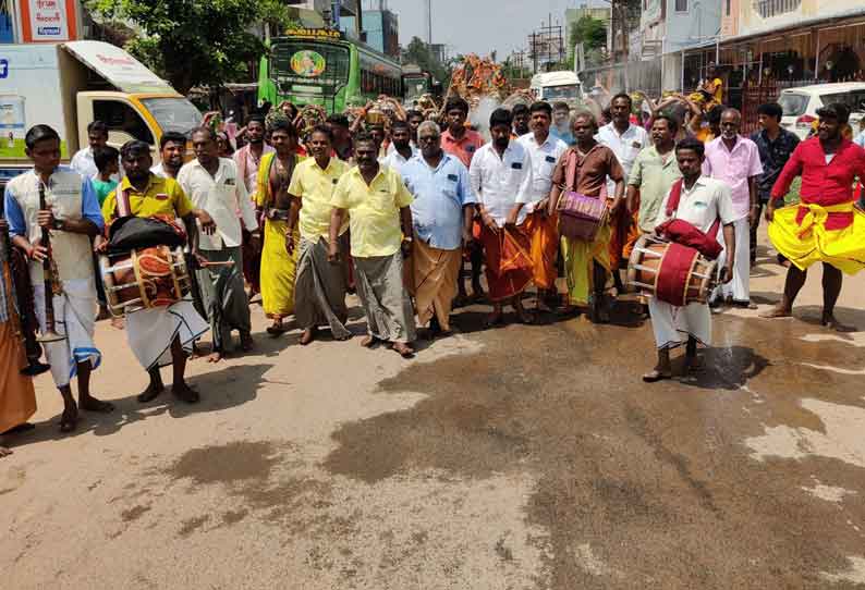 கோமளாம்பிகை கோவிலில் தீமிதி திருவிழா