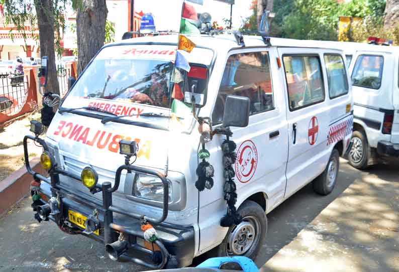 ஆம்புலன்சில் போதை பொருட்கள் கடத்திய கல்லூரி மாணவர்கள் உள்பட 4 பேர் கைது