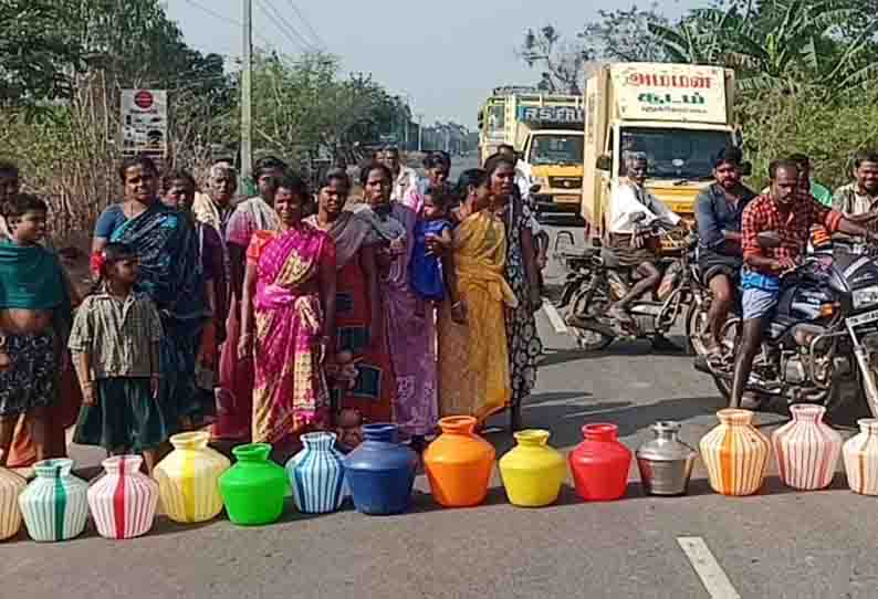 கறம்பக்குடி அருகே குடிநீர் கேட்டு காலிக்குடங்களுடன் பொதுமக்கள் சாலை மறியல் போக்குவரத்து பாதிப்பு