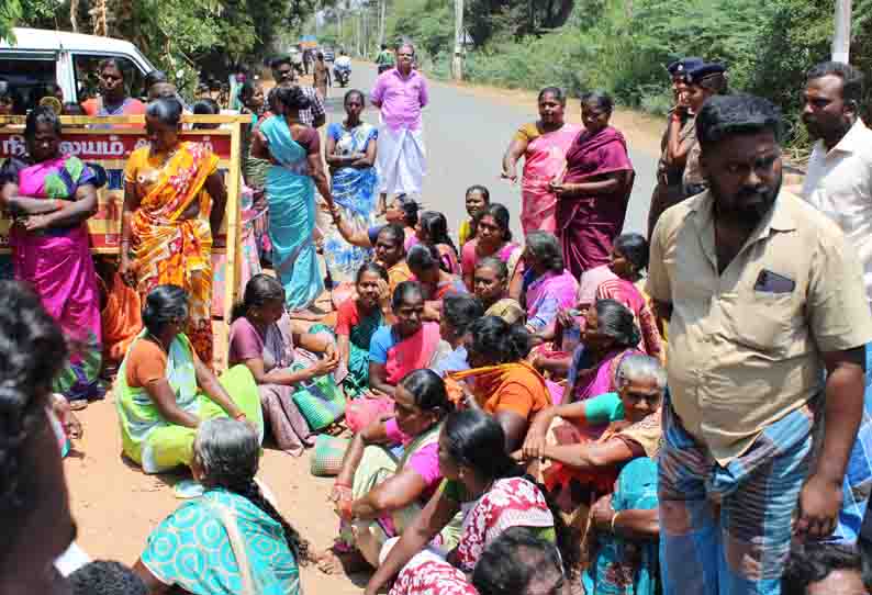 அரிமளத்தில்  புதிதாக டாஸ்மாக் கடை திறக்க எதிர்ப்பு தெரிவித்து பொதுமக்கள் தர்ணா