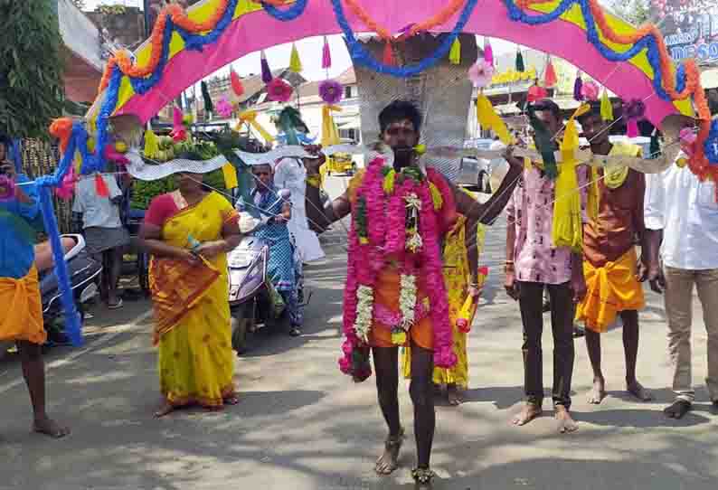 அலகு குத்திய பக்தர்