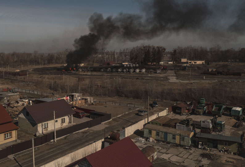 கீவ் நகரை நெருங்கும் ரஷிய படைகள்..! வான்வழி தாக்குதலில் 9 பேர் பலியானதாக உக்ரைன் தகவல்