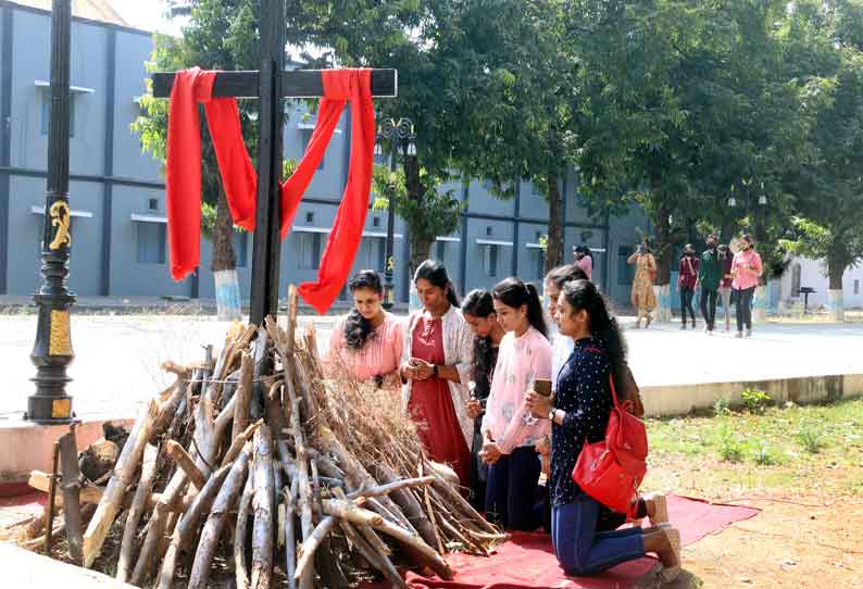 தவக்காலத்தையொட்டி கிறிஸ்தவர்கள் சிலுவை வழிபாடு