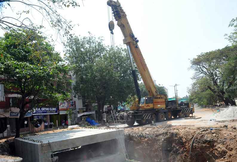 புதுவை அண்ணா நகரில் பாலம் அமைக்கும் பணிகள் தாமதம்