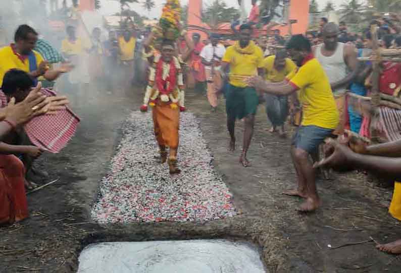 மானைக்கால் மகாமாரியம்மன் கோவில் தீமிதி திருவிழா