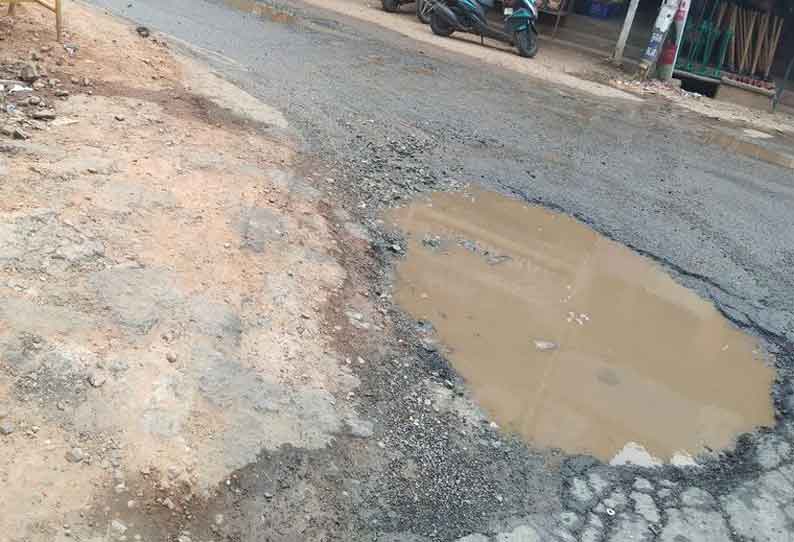 வேர்க்கிளம்பி சந்திப்பில்  தேங்கி நிற்கும் கழிவுநீரால் சுகாதார சீர்கேடு