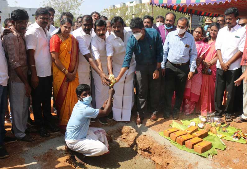 ரூ.60 லட்சத்தில் புதிய உழவர் சந்தை- கலெக்டர் விஷ்ணு அடிக்கல் நாட்டினார்