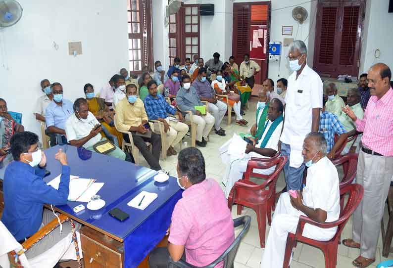 வாக்காளர் பட்டியலில் குளறுபடிகள் இருப்பதால் பாசன சங்க தலைவர் தேர்தலை தள்ளிவைக்க வேண்டும்