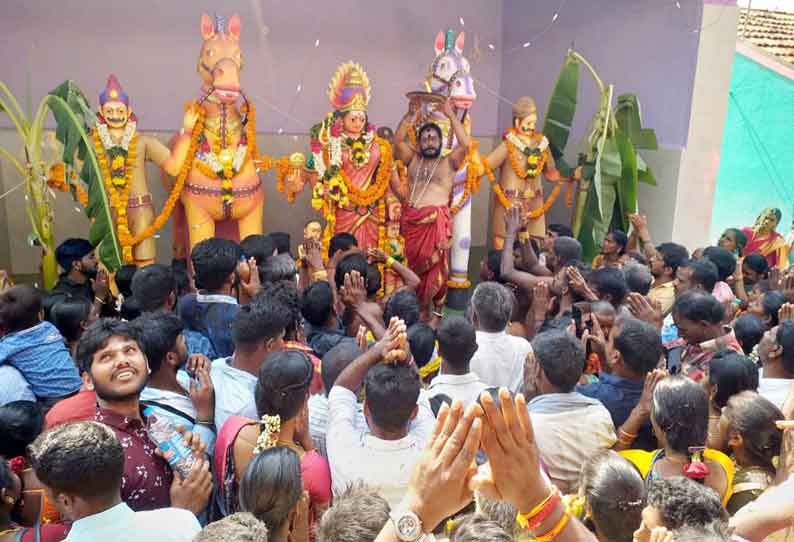 பேடறஅள்ளியில் சக்தி மாரியம்மன் கோவில் கும்பாபிஷேக விழா திரளான பக்தர்கள் சாமி தரிசனம்