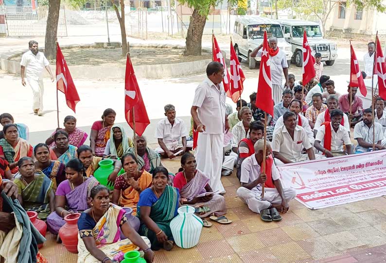 குடிநீர் வராததை கண்டித்து ஒன்றிய அலுவலகத்தை பொதுமக்கள் முற்றுகை