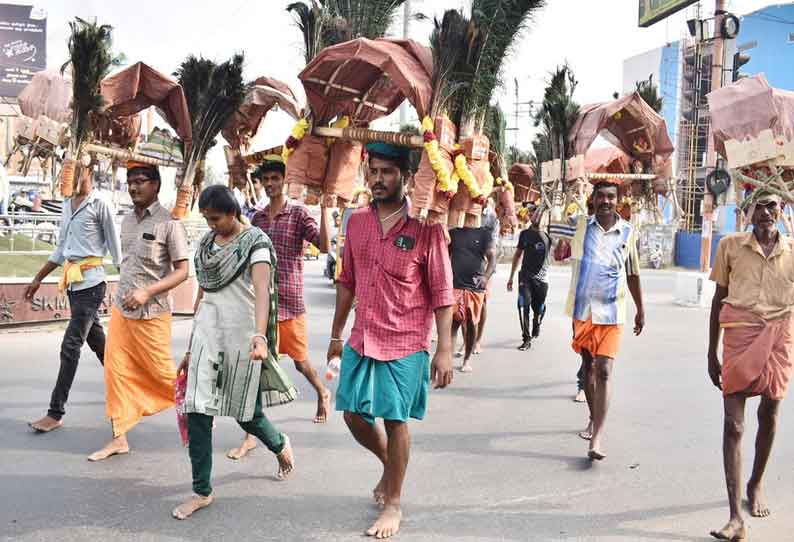 பங்குனி உத்திர திருவிழா: ஈரோடு வழியாக பழனிக்கு முருக பக்தர்கள் பாதயாத்திரை