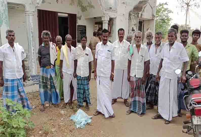 பணத்தை பெற்று விட்டு நகையை கொடுக்காமல் சென்ற கூட்டுறவு உதவி மேலாளர்