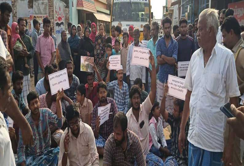 பொதுமக்கள் திடீர் சாலை மறியல்; சாக்கடை கழிவுநீரை அப்புறப்படுத்த கோரிக்கை