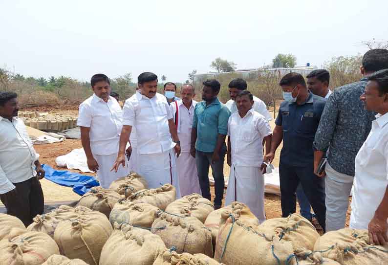 கீழ்பவானி வாய்க்கால் சீரமைப்பு பணிகளை தடுப்பவர்கள் மீது நடவடிக்கை; அமைச்சரிடம் விவசாயிகள் சங்க நிர்வாகிகள் கோரிக்கை