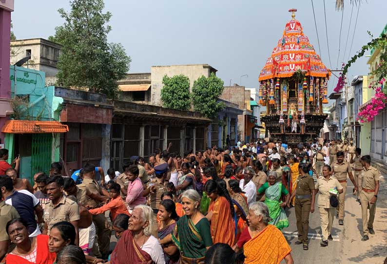 ஆழ்வார்திருநகரியில்  பங்குனி திருவிழா தேரோட்டம்