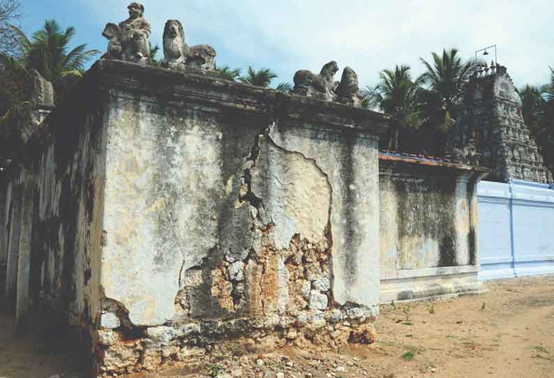 குடிமங்கலம் அருகே குறிஞ்சேரியில் சிதிலமடைந்து வரும் பழமையான அம்மன் கோவிலை சீரமைக்க வேண்டும்