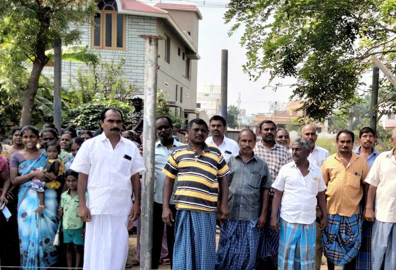 புதிய ரேஷன் கடை கட்டக்கோரி பொதுமக்கள் ஆர்ப்பாட்டம்