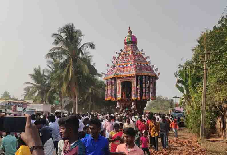 சேந்தன்குடி நகரம்  பாலசுப்பிரமணியர் சுவாமி கோவில் தேரோட்டம்  திரளான பக்தர்கள் வடம் பிடித்து இழுத்தனர்