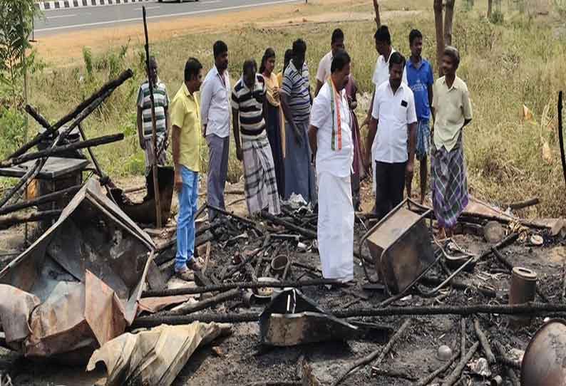 தீ விபத்தில் டீக்கடை எரிந்து சேதம்; தொழிலாளிக்கு ரூபி மனோகரன் எம்.எல்.ஏ. நிதி உதவி