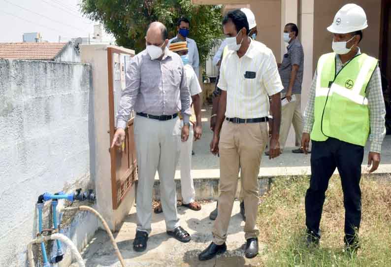 ஈரோட்டில் பொதுமக்களின் வீடுகளில் அமைக்கப்பட்டு உள்ள தனிக்குடிநீர் திட்ட பணிகளை கலெக்டர் கிருஷ்ணனுண்ணி ஆய்வு