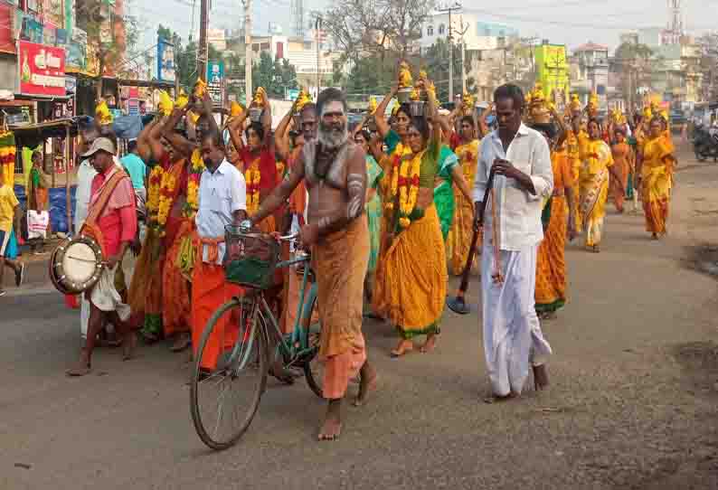 பால்குடம், காவடியுடன் பக்தர்கள் ஊர்வலம்