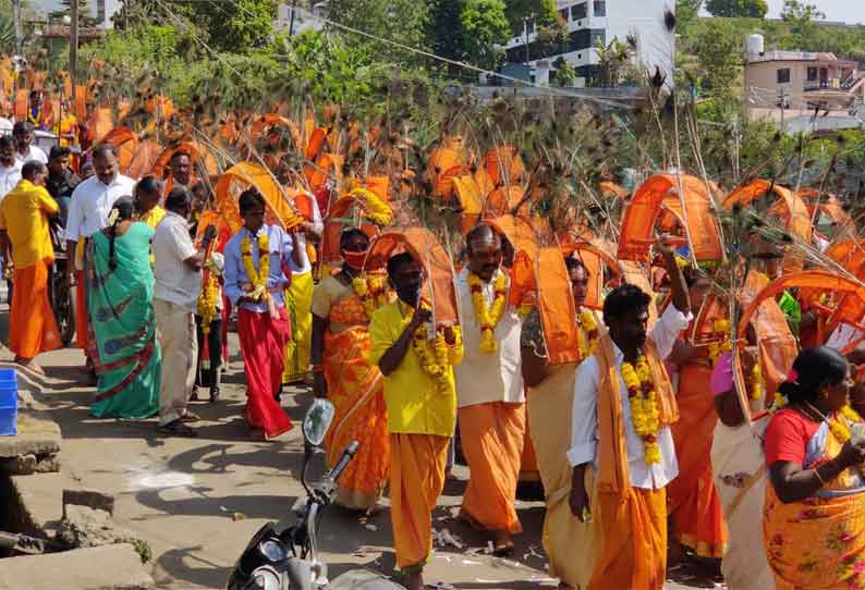 கொடைக்கானல் குறிஞ்சி ஆண்டவர் கோவிலில் பங்குனி உத்திர காவடி விழா திரளான பக்தர்கள் பங்கேற்பு