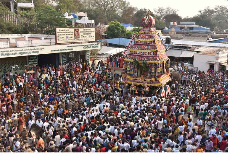 அரோகரா கோஷம் முழங்க  பழனி முருகன் கோவிலில் பங்குனி உத்திர தேரோட்டம் பல்லாயிரக்கணக்கான பக்தர்கள் வடம் பிடித்து இழுத்தனர்