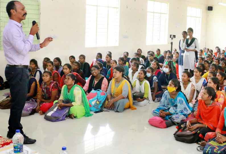 அரசு பணிக்கு வரும் மாணவர்கள் நேர்மையாக பணியாற்ற வேண்டும்