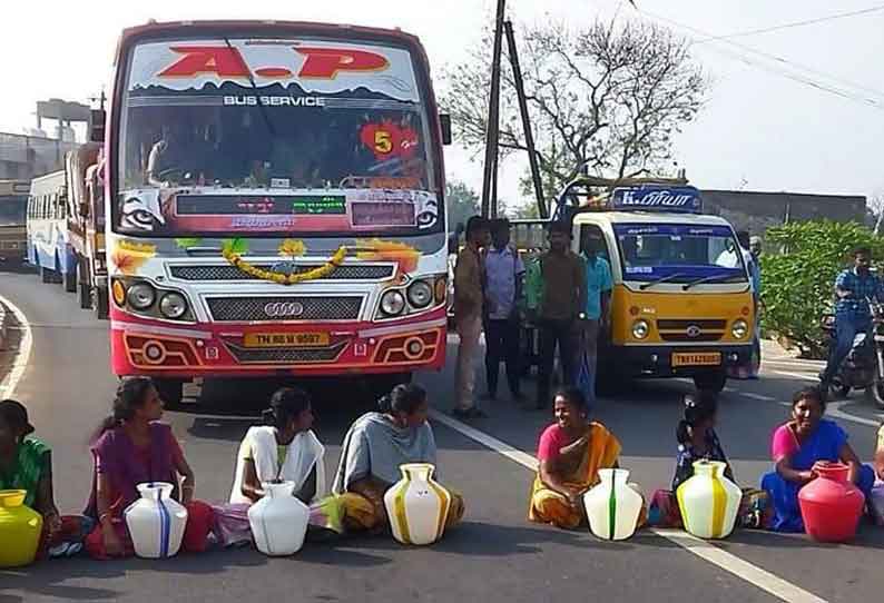 குடிநீர் கேட்டு காலி குடங்களுடன் பொதுமக்கள் சாலை மறியல்